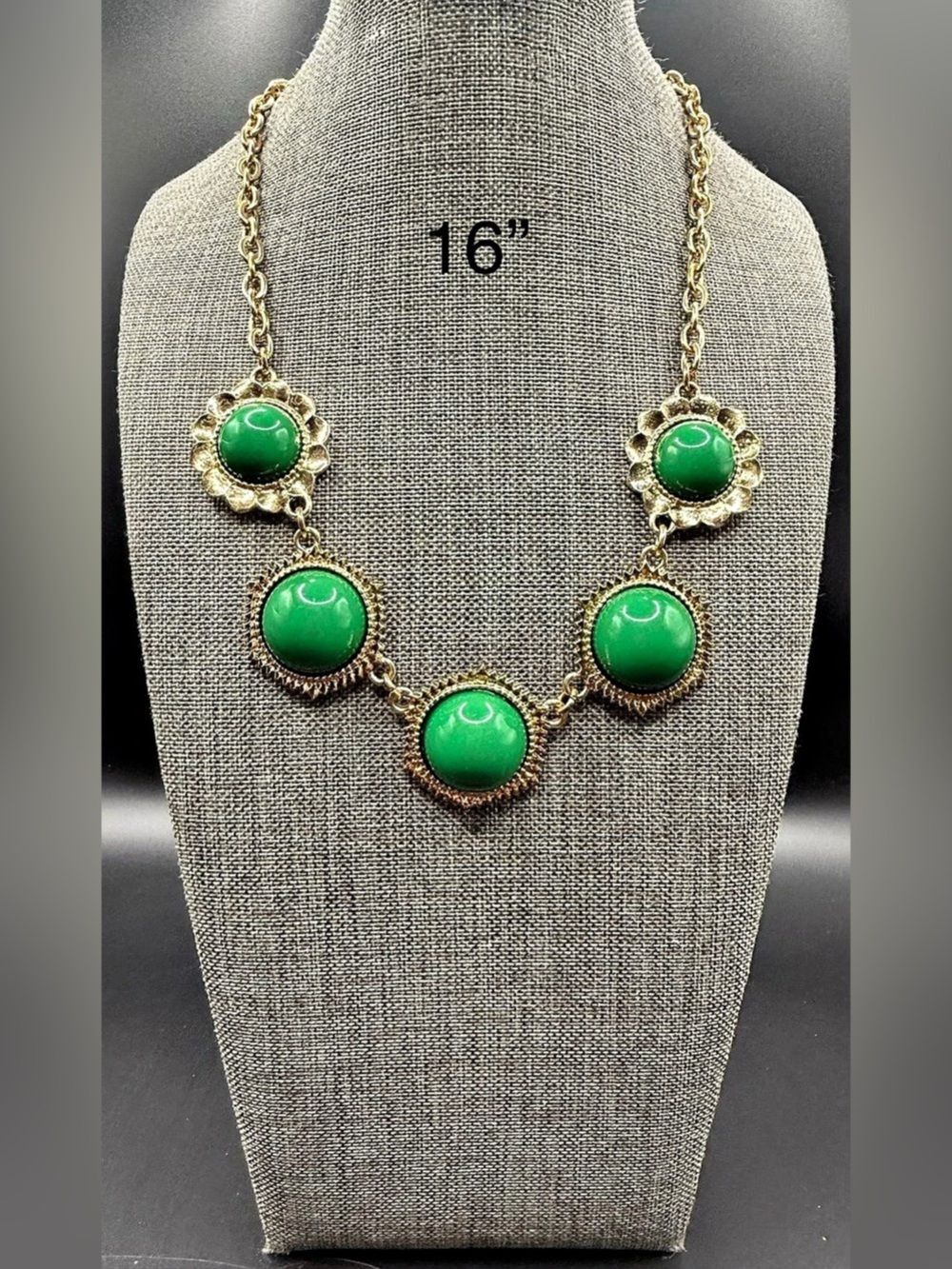 221. Green Statement Necklace
